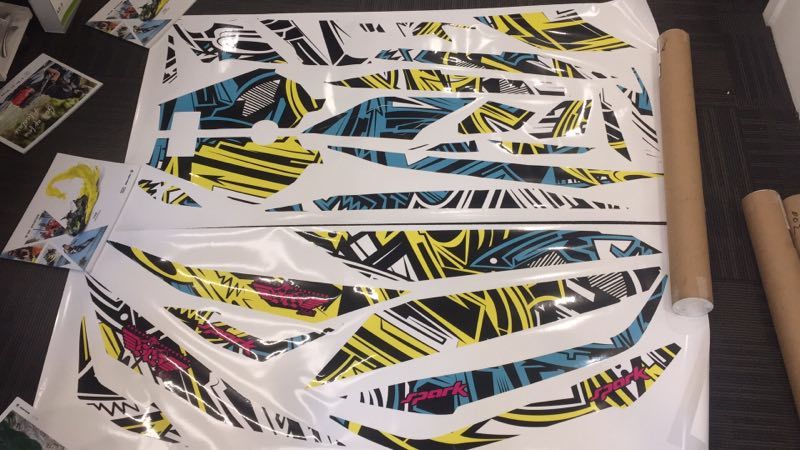 现货庞巴迪火花贴纸出售