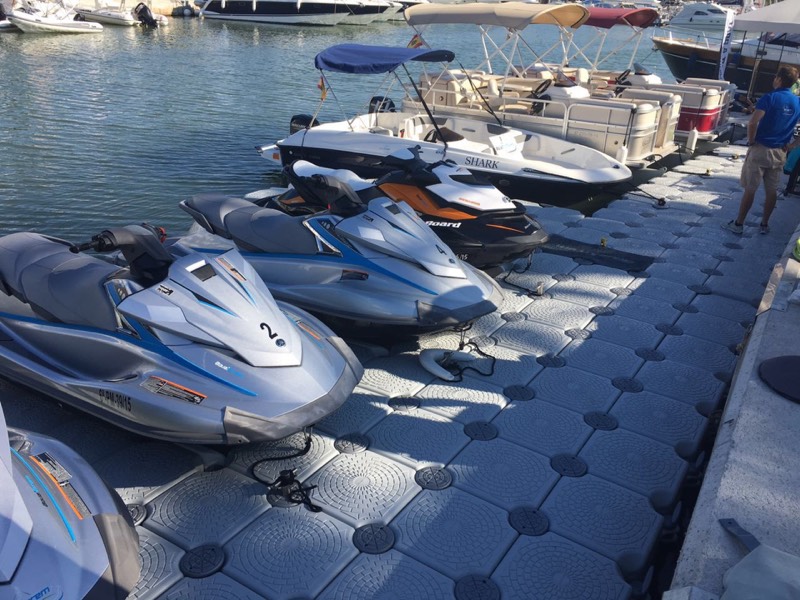 摩托艇码头浮筒泊位