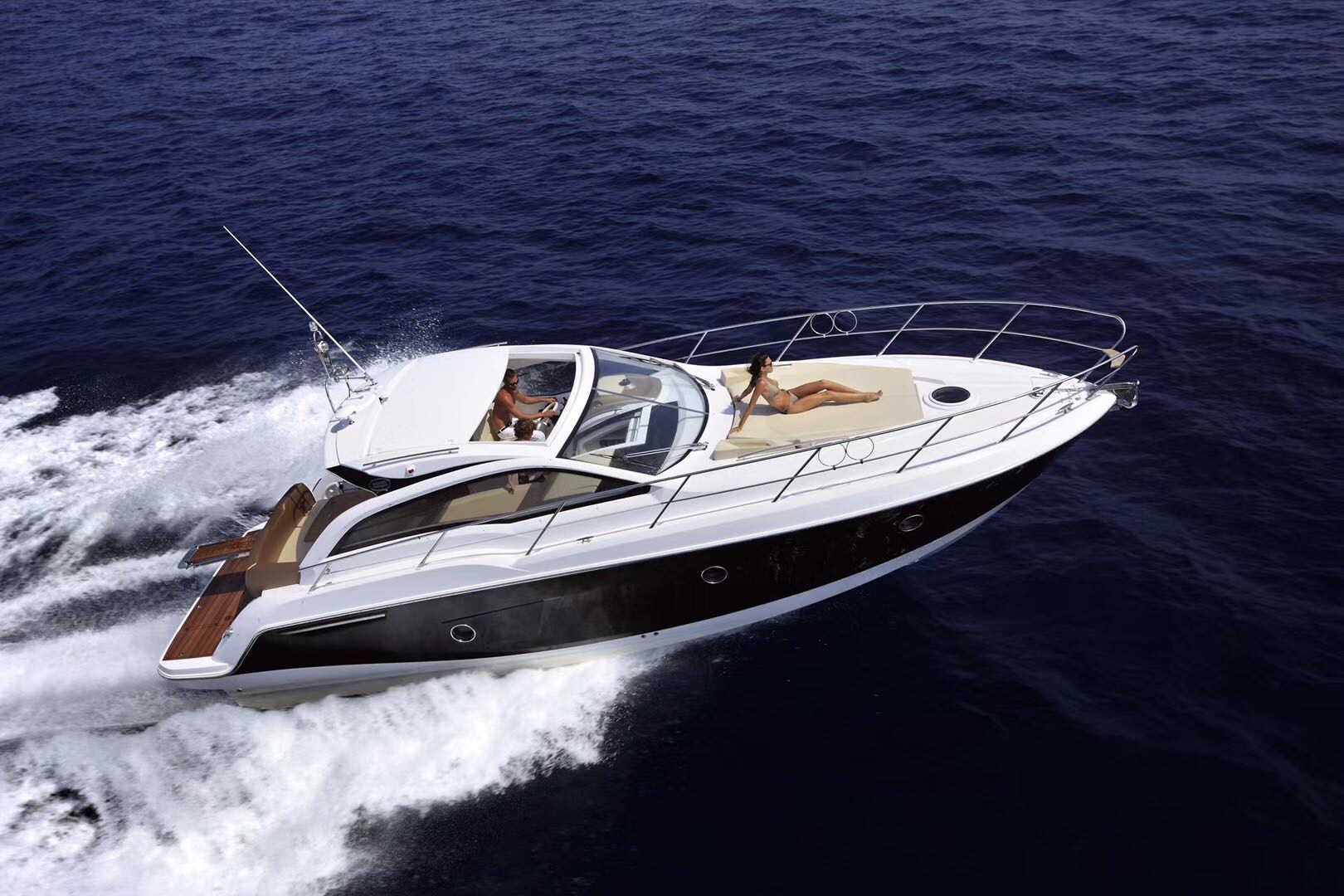 2012年产意大利38尺硬顶运动快艇