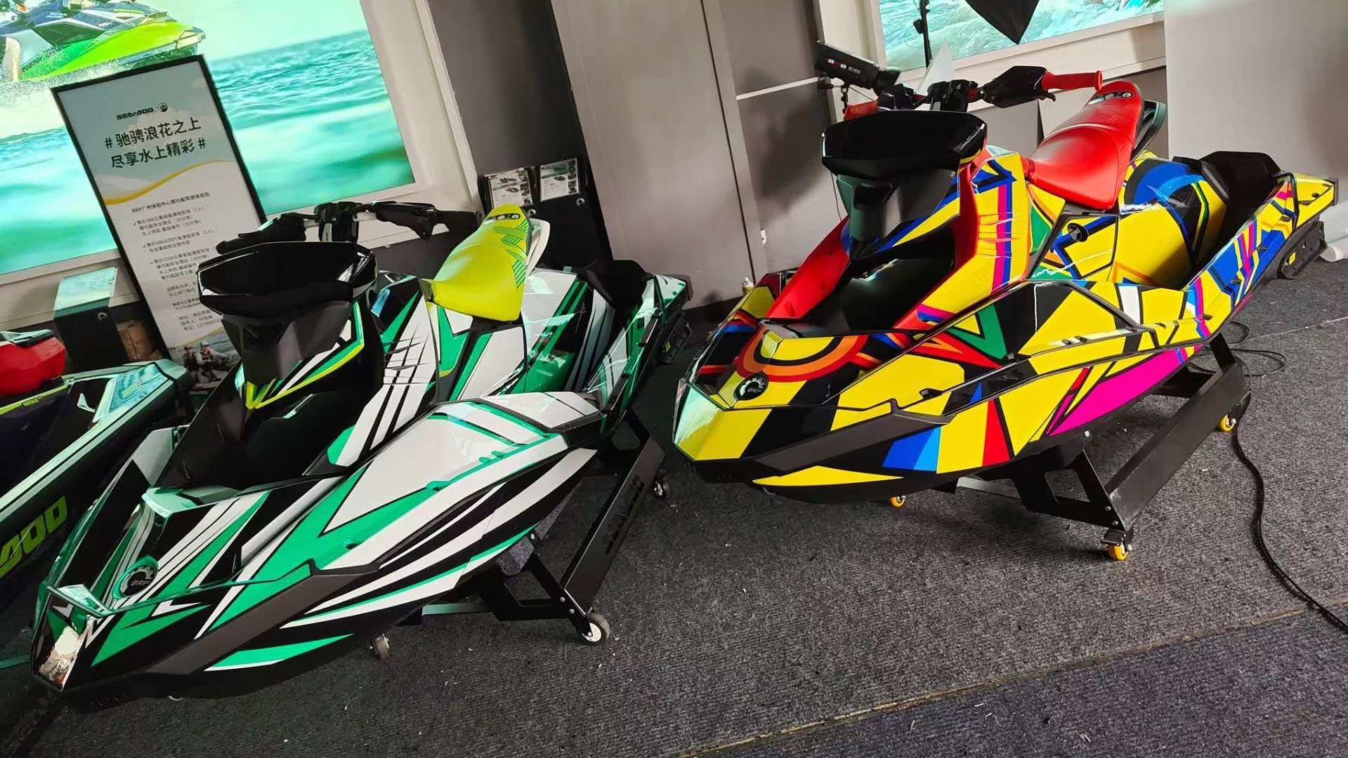 庞巴迪火花贴纸