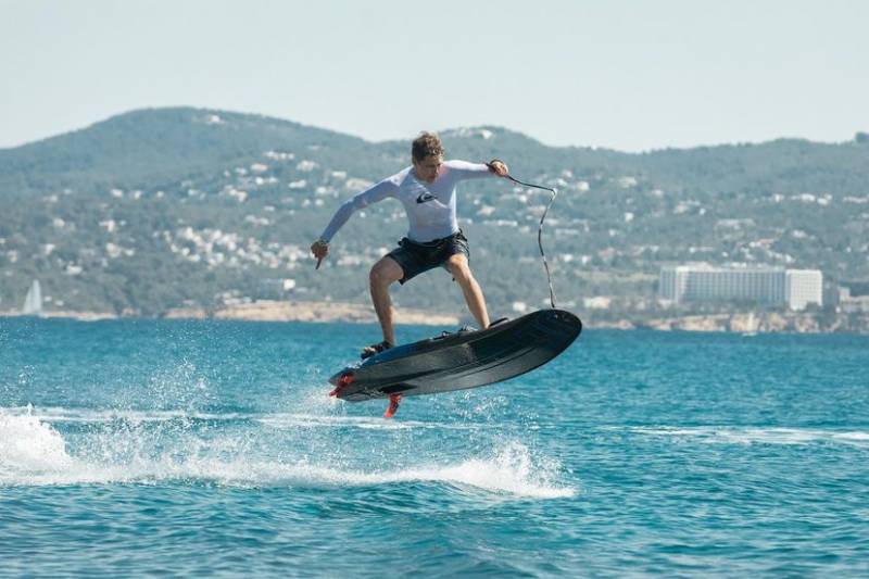 蓝鳍电动冲浪板